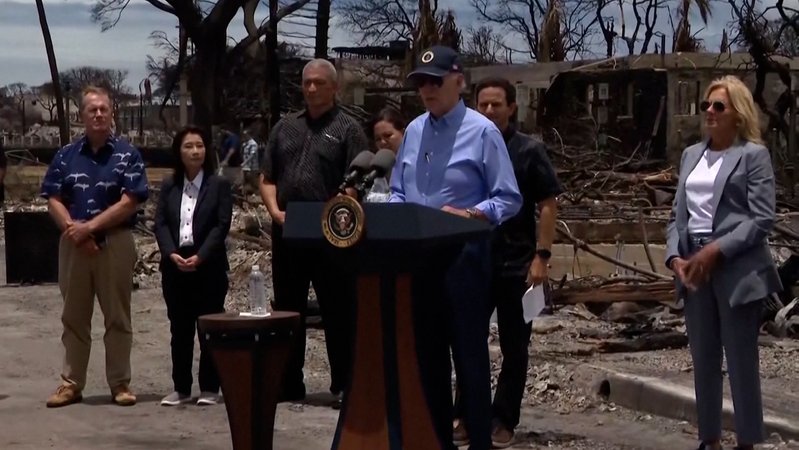 Mit einiger Verspätung besuchte US-Präsident Biden die zerstörte Stadt Lahaina