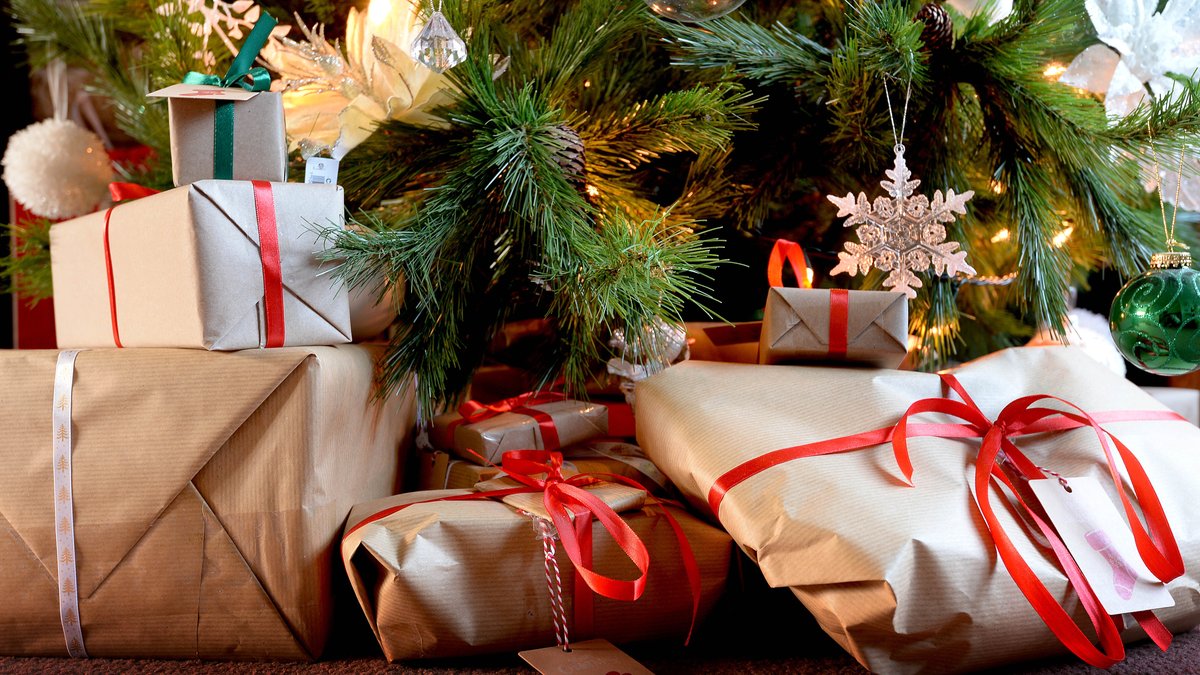 Rund ein Fünftel der Befragten (21 Prozent) kündigten bei der dpa-Umfrage an, in diesem Jahr "deutlich weniger" Geld für Weihnachtsgeschenke in die Hand nehmen zu wollen