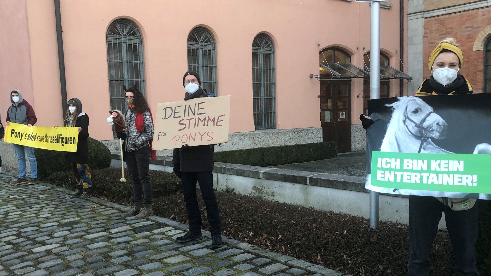 Protest mit Plakaten 