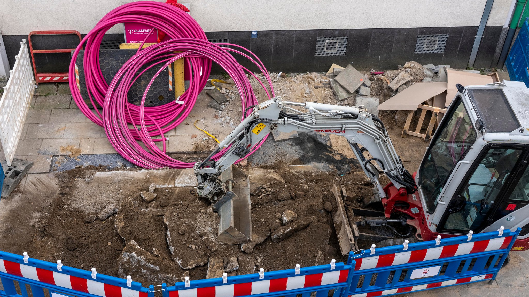 Glafaser-Baustelle mit Bagger 