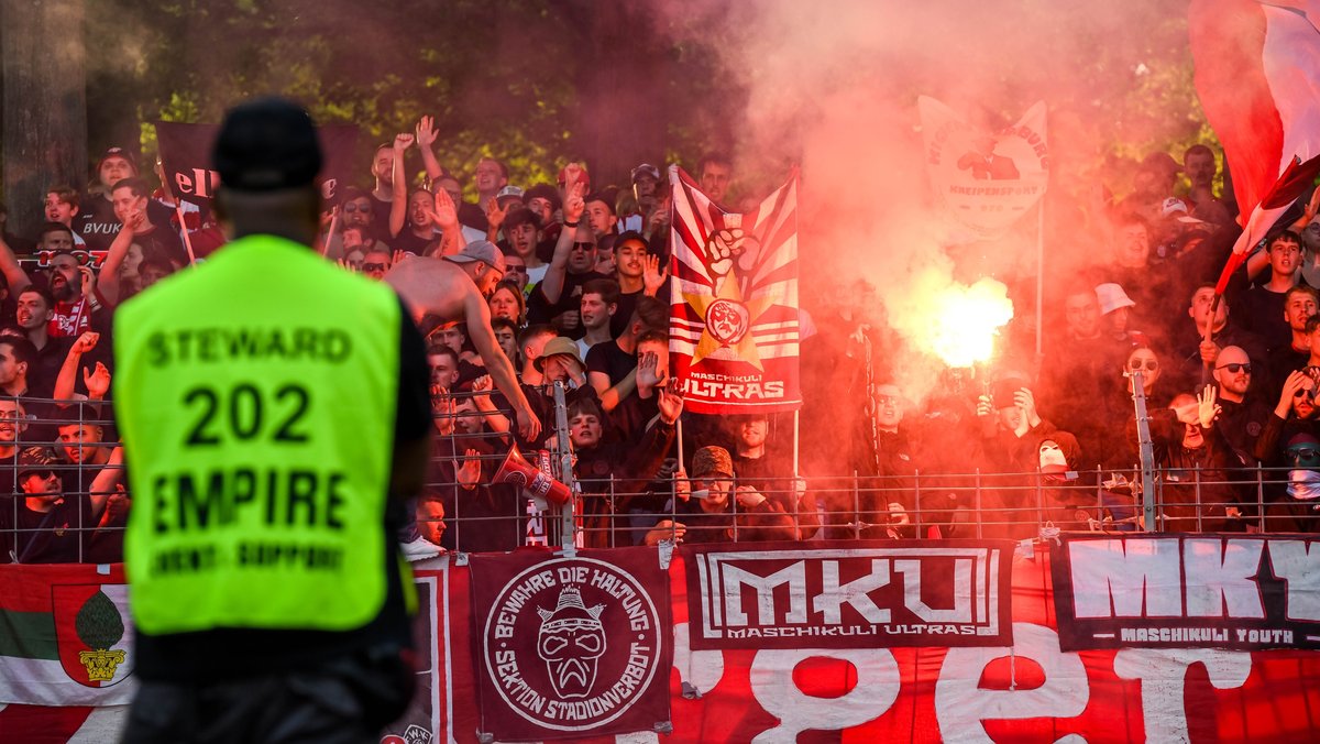 Nach Pyro-Chaos in Schweinfurt: Würzburg-Heimspiele ohne Fans