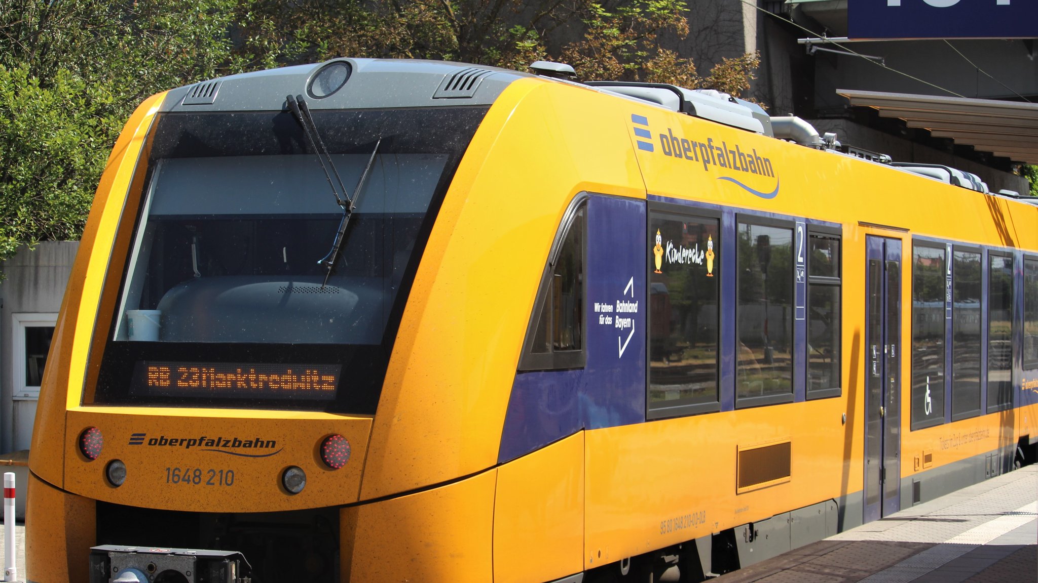Ein Zug der Oberpfalzbahn am Bahnhof in Regensburg (Symbolbild) | Bild: BR/Marcel Kehrer Ein Zug der Oberpfalzbahn am Bahnhof in Regensburg (Symbolbild)