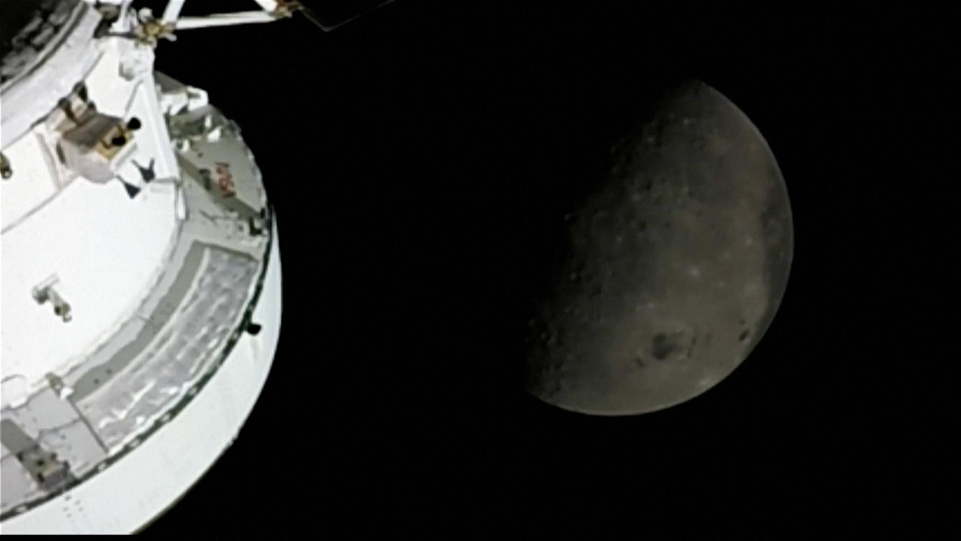 Artemis-2-Crew tritt Rückreise vom Mond an