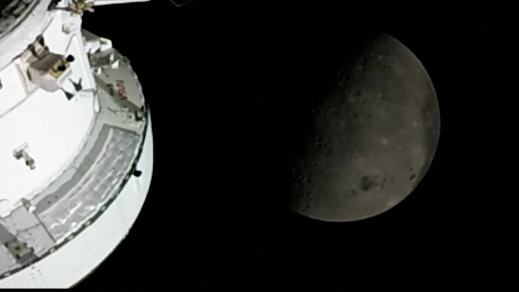 Artemis-2-Crew tritt Rückreise vom Mond an