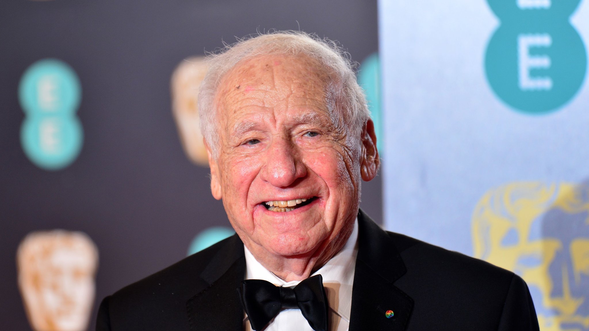 Porträtaufnahme von Mel Brooks im Smoking