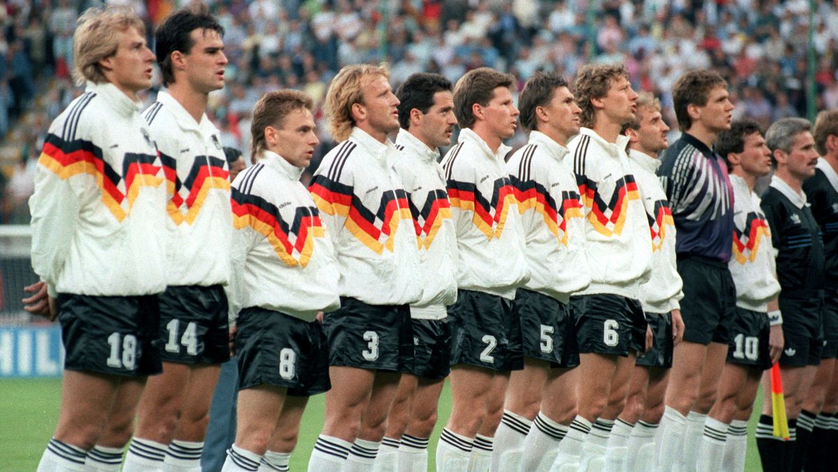 picture Wm die mission wm titel beginnt die deutsche nationalmannschaft startet in mailand gegen jugoslawien in die fussball wm 1990 weitere vorrundengegner sind die vereinigten arabischen emirate und