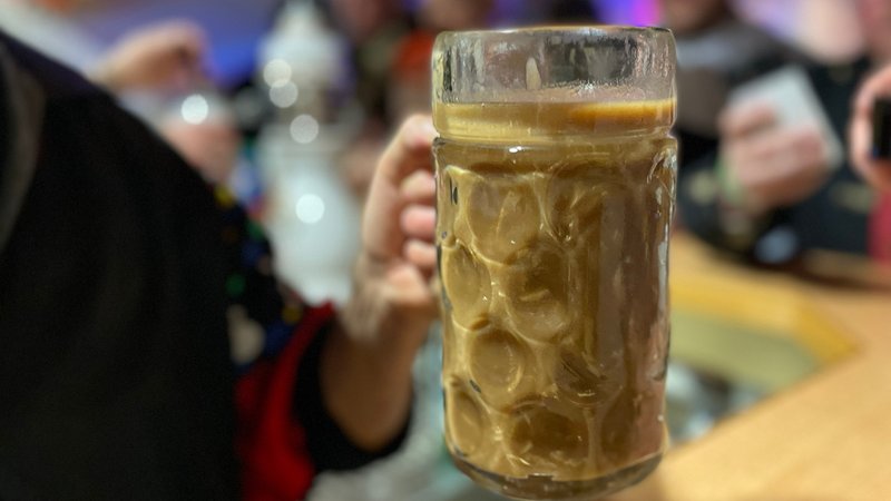 Kuttelsuppe im Maßkrug. | Bild: BR / Karl Spannenberger Kuttelsuppe im Maßkrug.