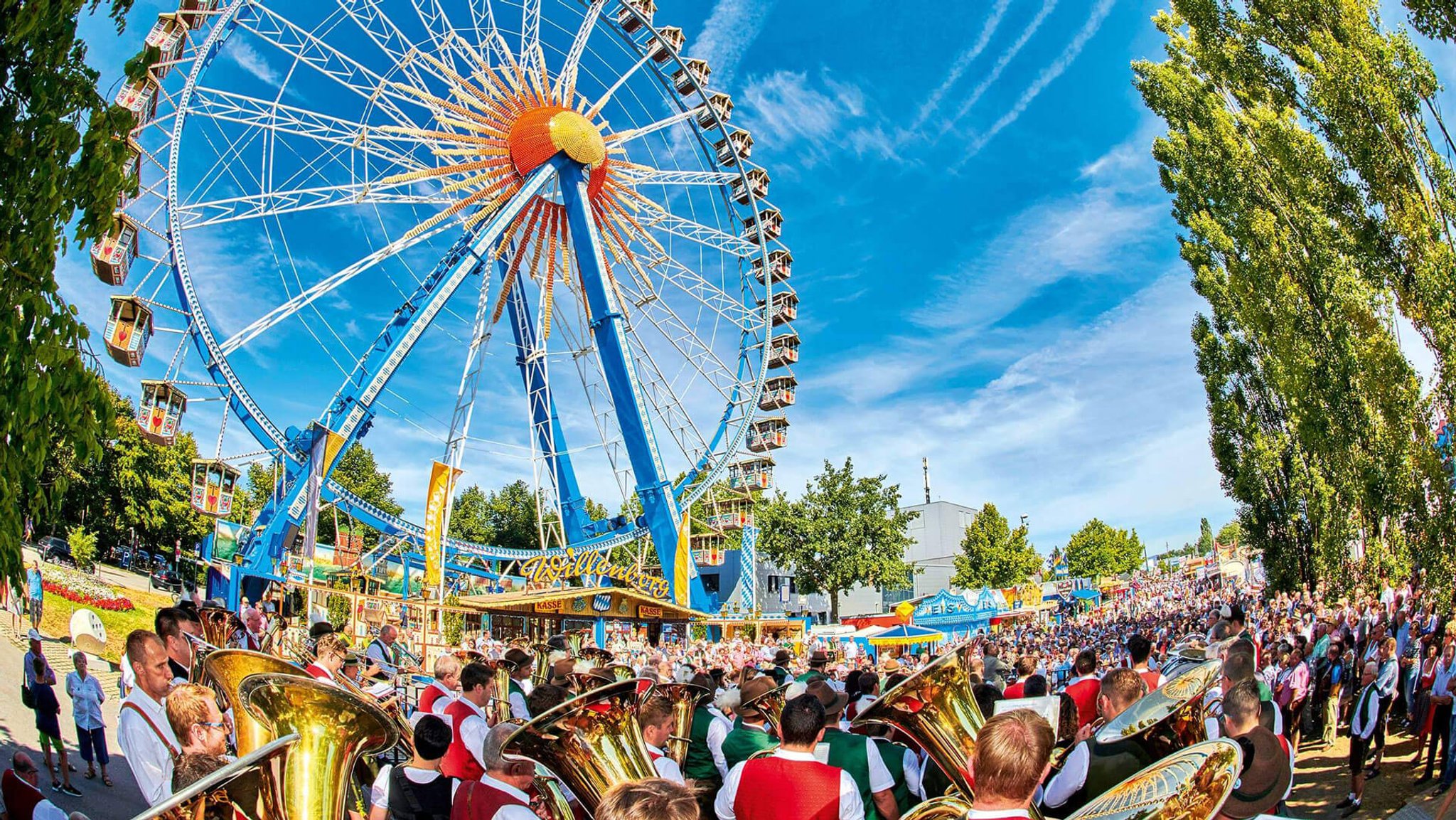 Blaskapellen bei dem Einzug aufs Gäubodenvolksfest in Straubing. | Bild: Straubinger Ausstellungs- und Veranstaltungs GmbH/Fotowerbung Bernhard/Manfred Bernhard Blaskapellen bei dem Einzug aufs Gäubodenvolksfest in Straubing.