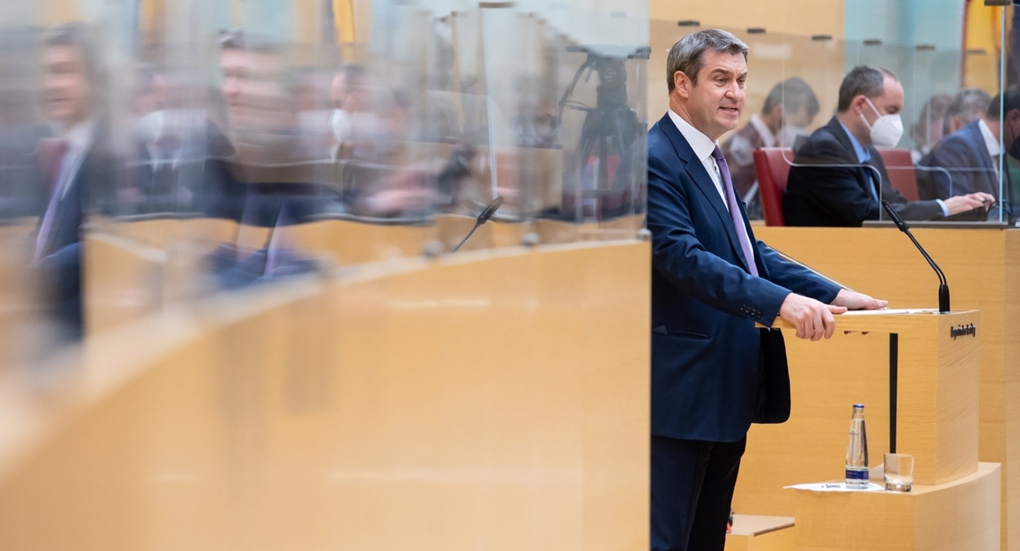 23.02.2022, Bayern, München: Markus Söder (CSU), Ministerpräsident von Bayern, spricht im bayerischen Landtag während einer Plenarsitzung. Söder hat in einer Sitzung der CSU-Landtagsfraktion neue Minister für sein Kabinett vorgestellt. Foto: Sven Hoppe/dpa +++ dpa-Bildfunk +++