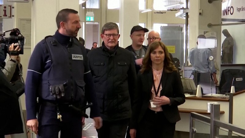 Wegen vermutlicher Falschaussagen unter Eid finden in verschiedenen Gebäuden des Erzbistums Köln derzeit Durchsuchungen durch die Staatsanwaltschaft und Polizei statt.
