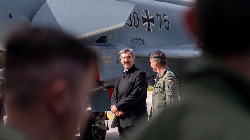 Archivbild: Markus Söder bei der Luftwaffe | Bild: picture alliance/dpa | Peter Kneffel Archivbild: Markus Söder bei der Luftwaffe