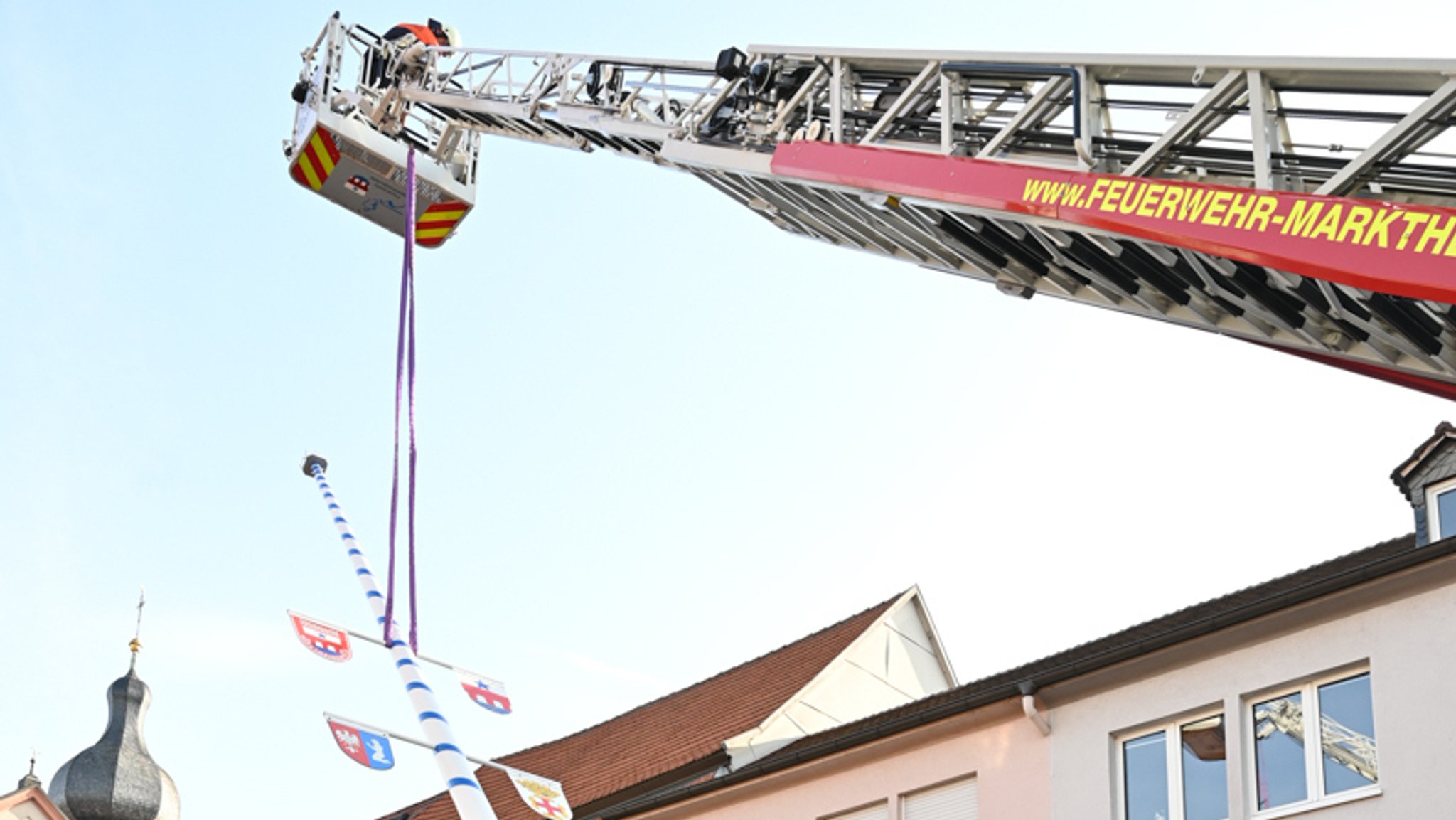 Maibaum-Aufstellung in Marktheidenfeld