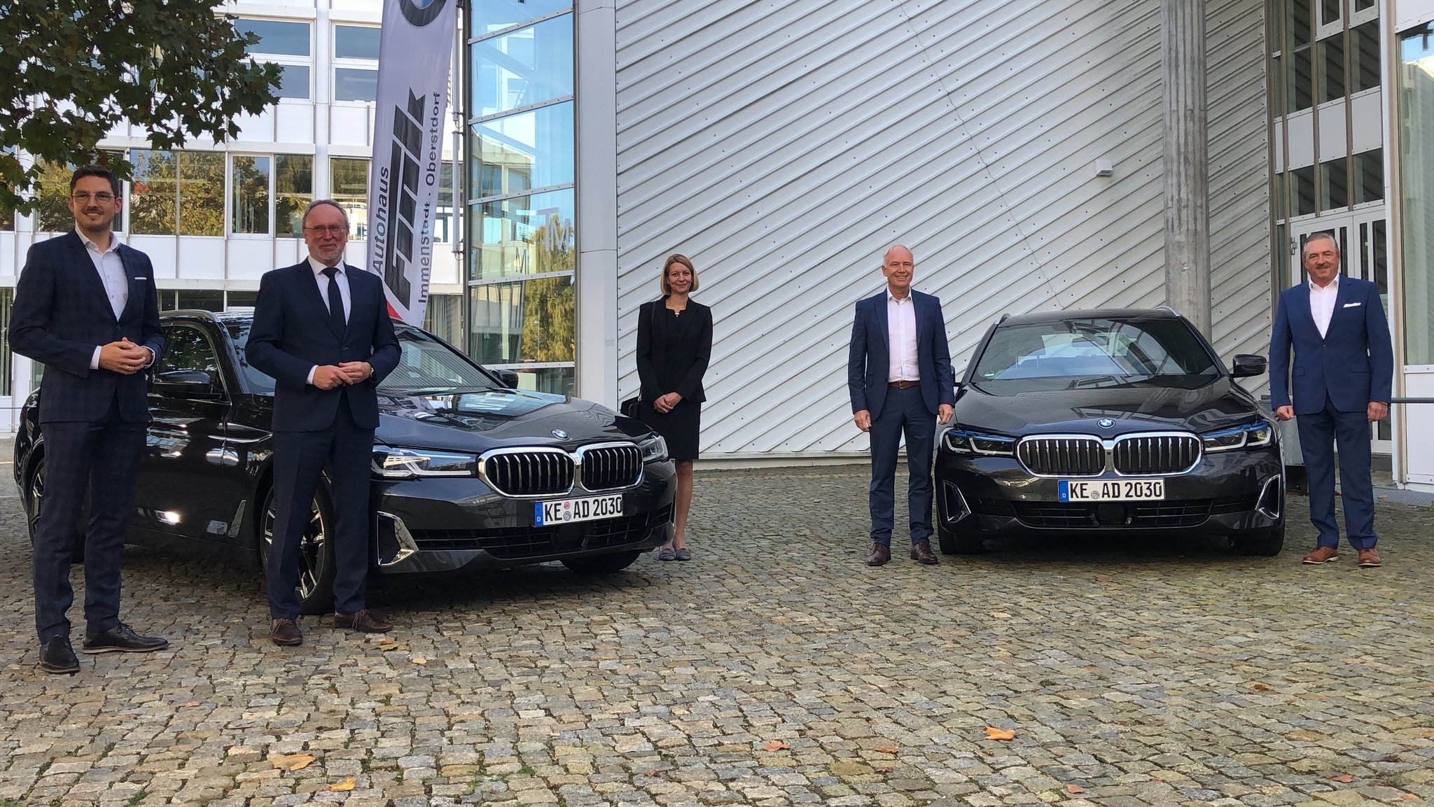 Übergabe der beiden Testfahrzeuge auf dem Campus der Hochschule Kempten