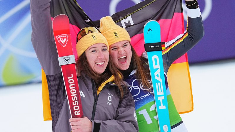Kira Weidle-Winkelmann (links) und Emma Aicher | Bild: picture alliance/dpa | Michael Kappeler Kira Weidle-Winkelmann (links) und Emma Aicher