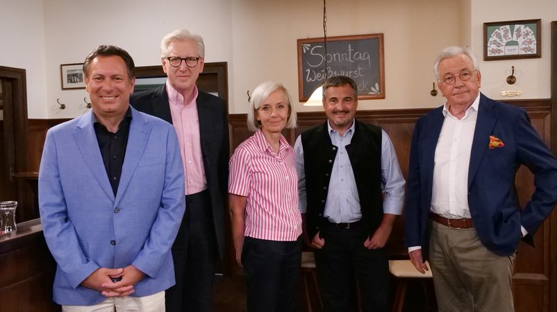 Klaus Bogenberger, Theo Koll, Ursula Münch, Georg Hackl und Hans-Werner Kilz (v.l.n.r.) | Bild: Andreas H. Schroll Klaus Bogenberger, Theo Koll, Ursula Münch, Georg Hackl und Hans-Werner Kilz (v.l.n.r.)