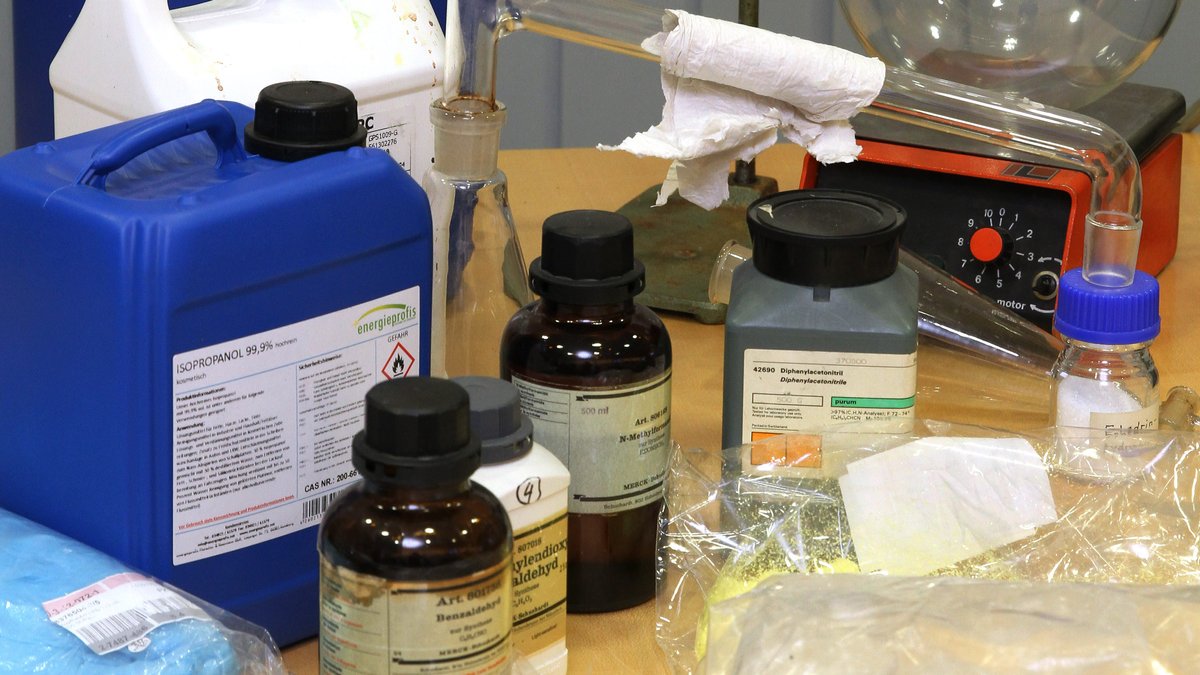 Substanzen, die für die Herstellung von Drogen verwendet werden (Archivbild).