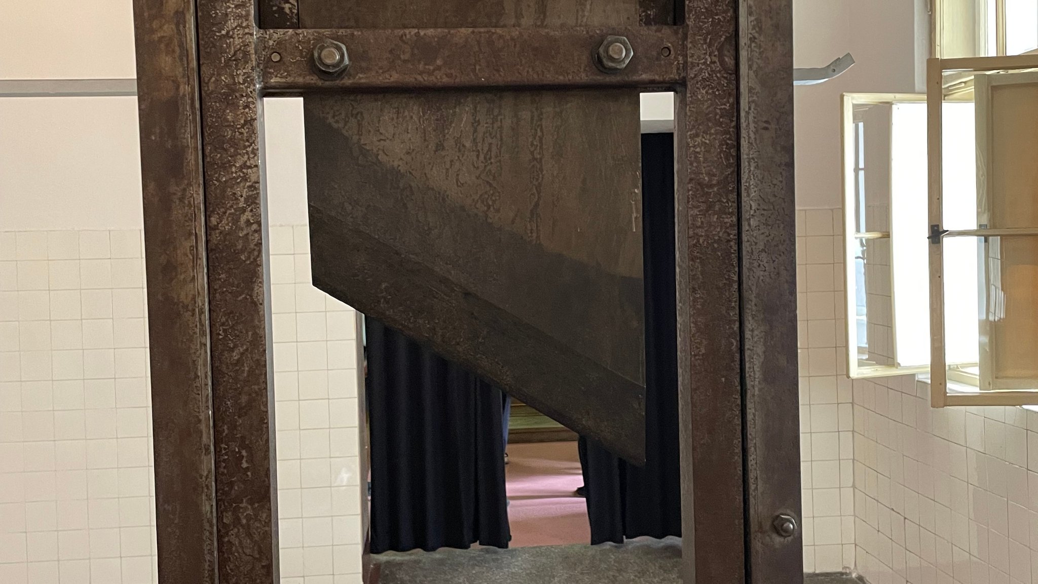 Die NS-Guillotine des Gefängnisses Prag-Pankrác. Das Bayerische Nationalmuseum stellt von der Münchner Guillotine keine Fotos zur freien Verfügung. | Bild: BR/Ulrich Trebbin Die NS-Guillotine des Gefängnisses Prag-Pankrác. Das Bayerische Nationalmuseum stellt von der Münchner Guillotine keine Fotos zur freien Verfügung.