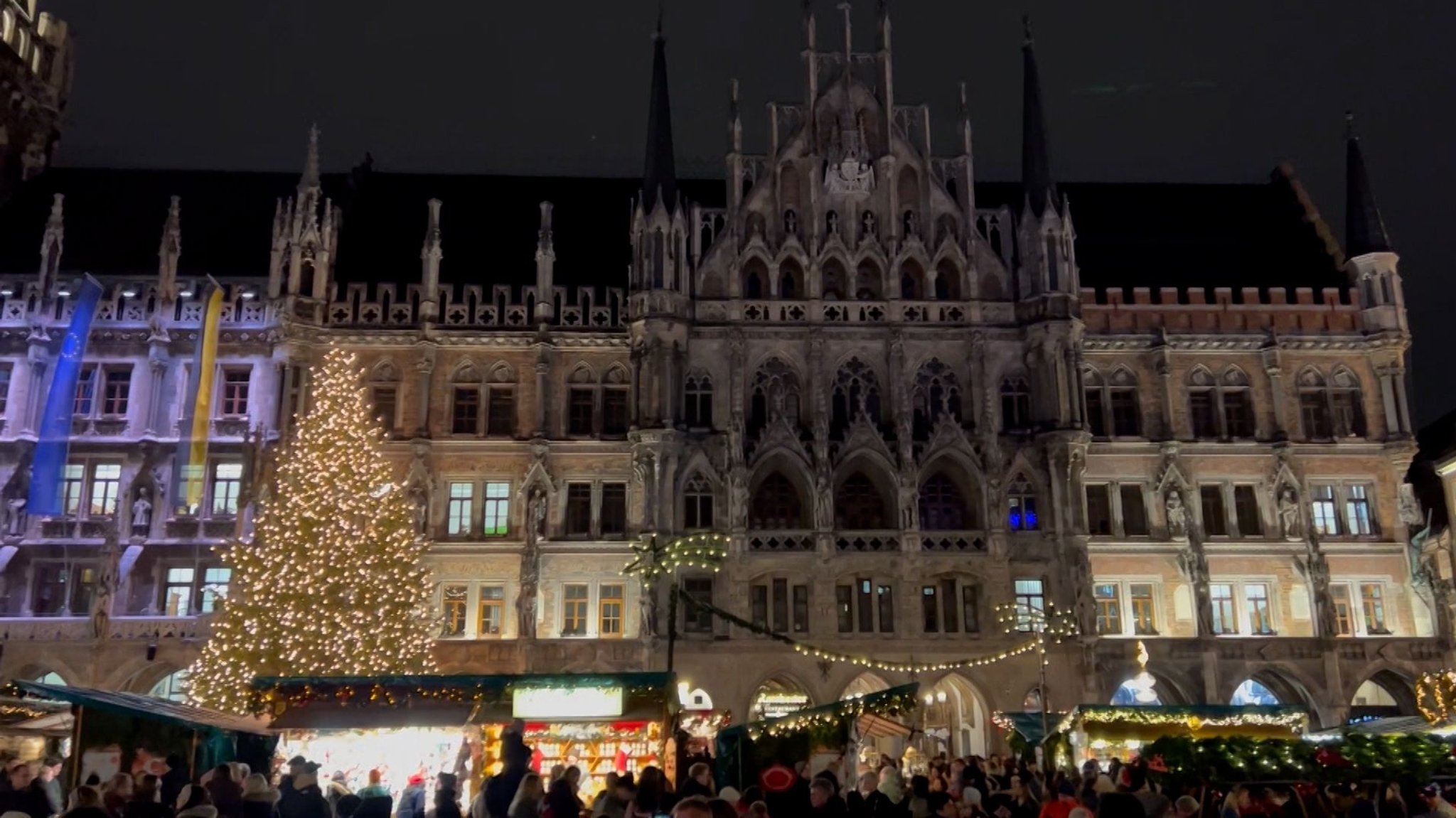 Der Münchner Christkindlmarkt auf dem Marienplatz