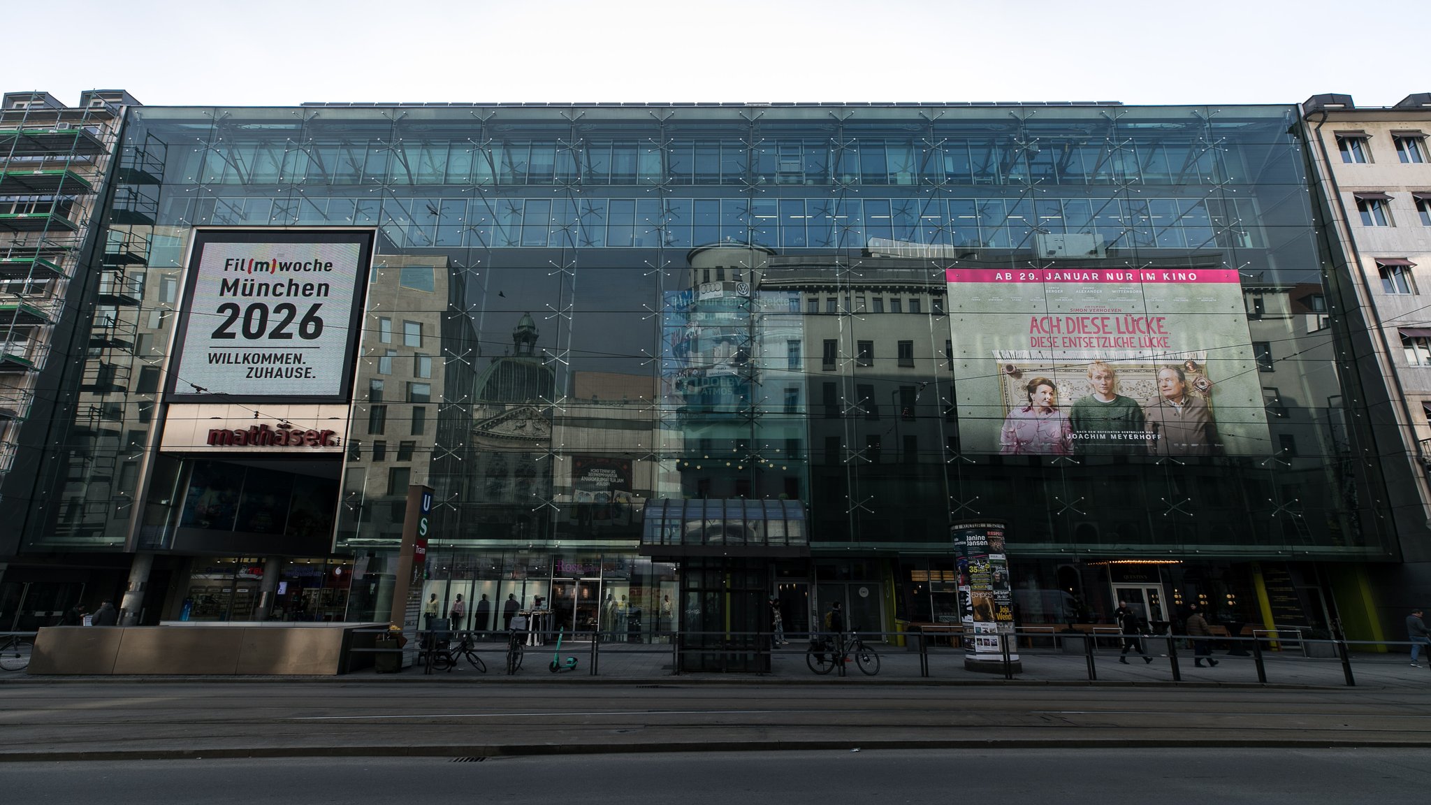 Es ist das publikumsstärkste Kino in Deutschland – trotzdem droht dem Münchner Mathäser der Abriss.