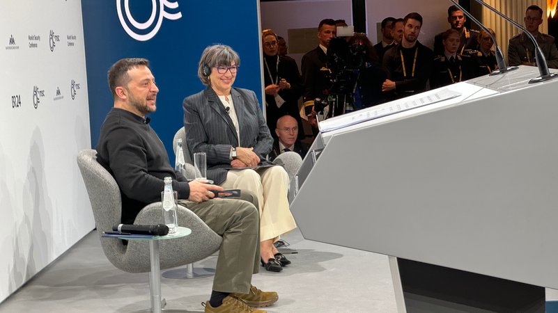 Ukraines Präsident Wolodymyr Selenskyj auf der Münchner Sicherheitskonferenz | Bild: Arno Trümper / BR Ukraines Präsident Wolodymyr Selenskyj auf der Münchner Sicherheitskonferenz