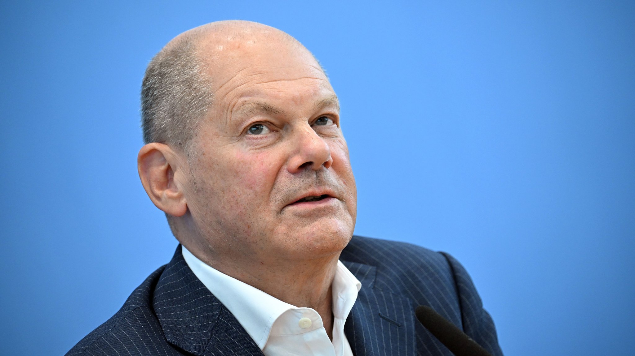 Bundeskanzler Olaf Scholz (SPD) äußert sich auf seiner Sommer-Pressekonferenz in der Bundespressekonferenz zu aktuellen Themen der Innen- und Außenpolitik.