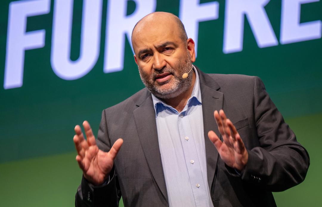 Grünen-Chef Omid Nouripour am 1.6.2024 beim Kleinen Parteitag der Grünen in Potsdam