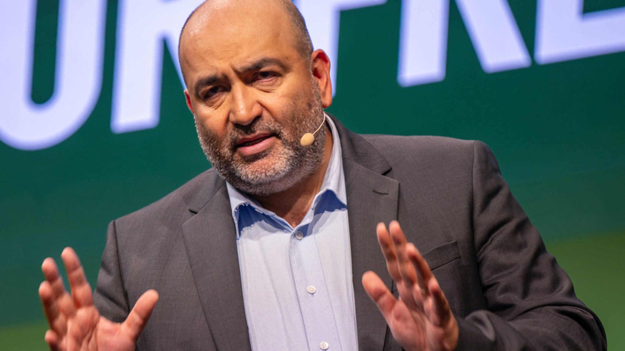 Grünen-Chef Omid Nouripour am 1.6.2024 beim Kleinen Parteitag der Grünen in Potsdam