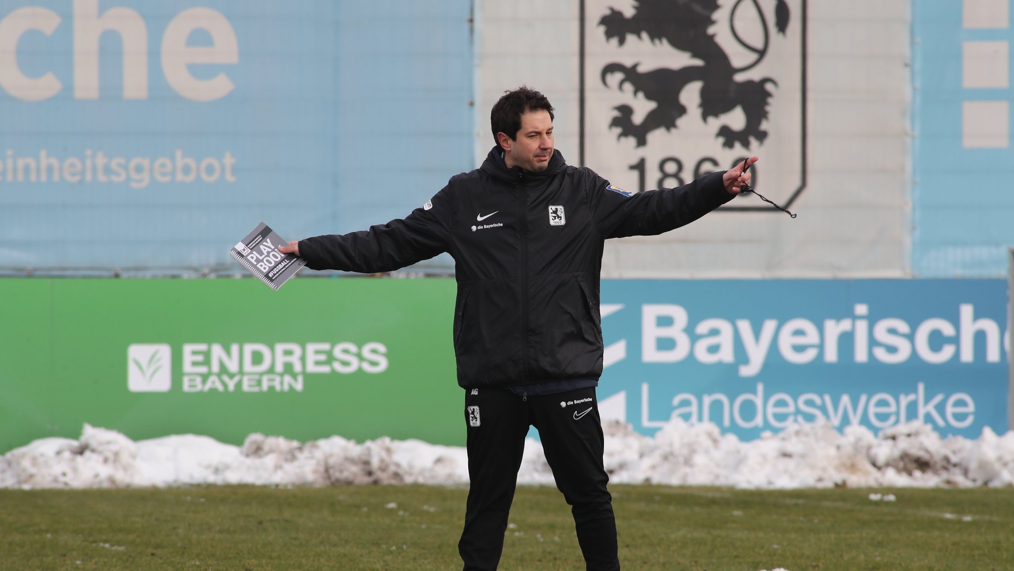 1860-Trainer Argirios Giannikis beim Training