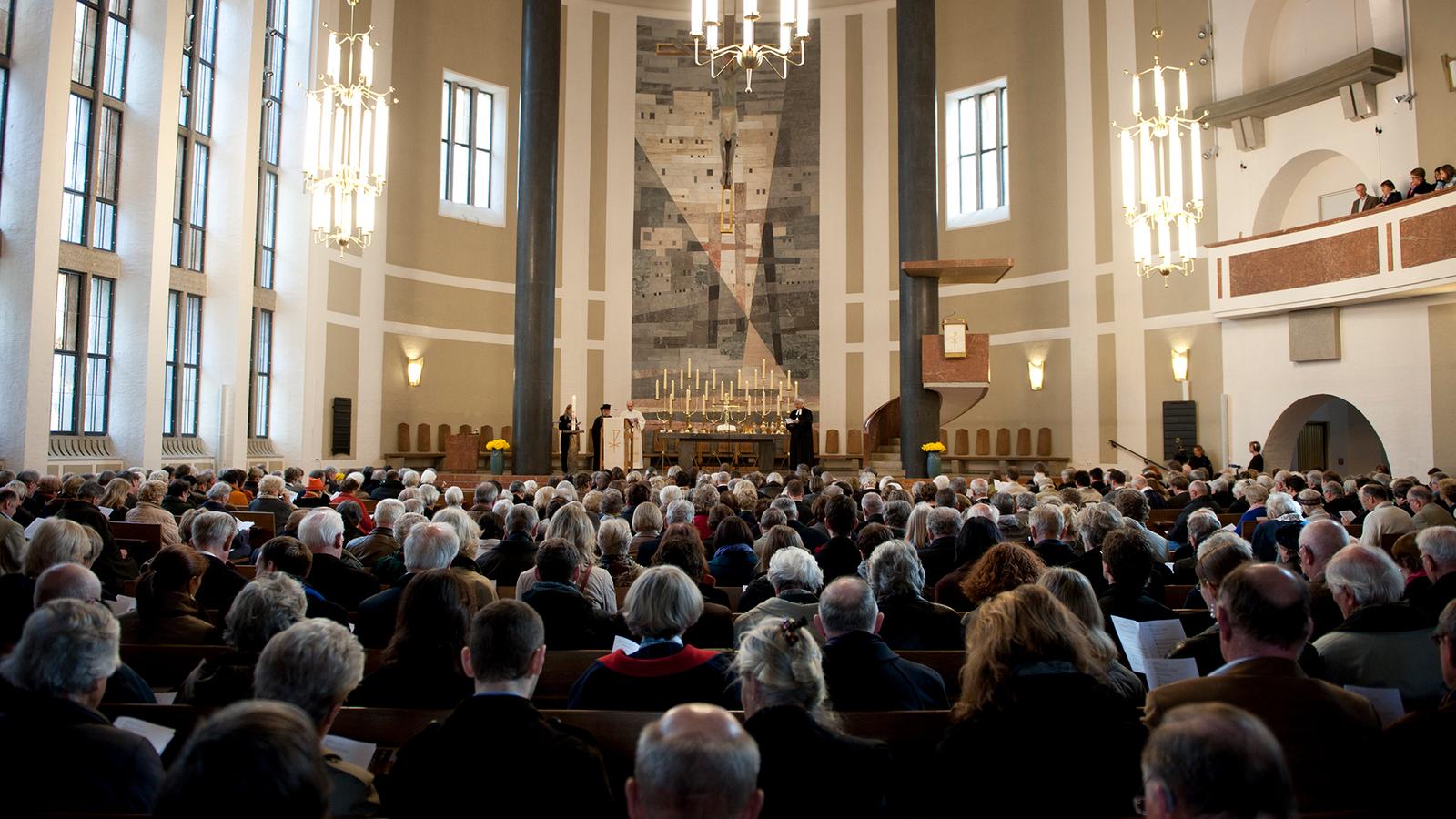 BR24live Weihnachtsgottesdienst mit bayerischem Landesbischof BR24