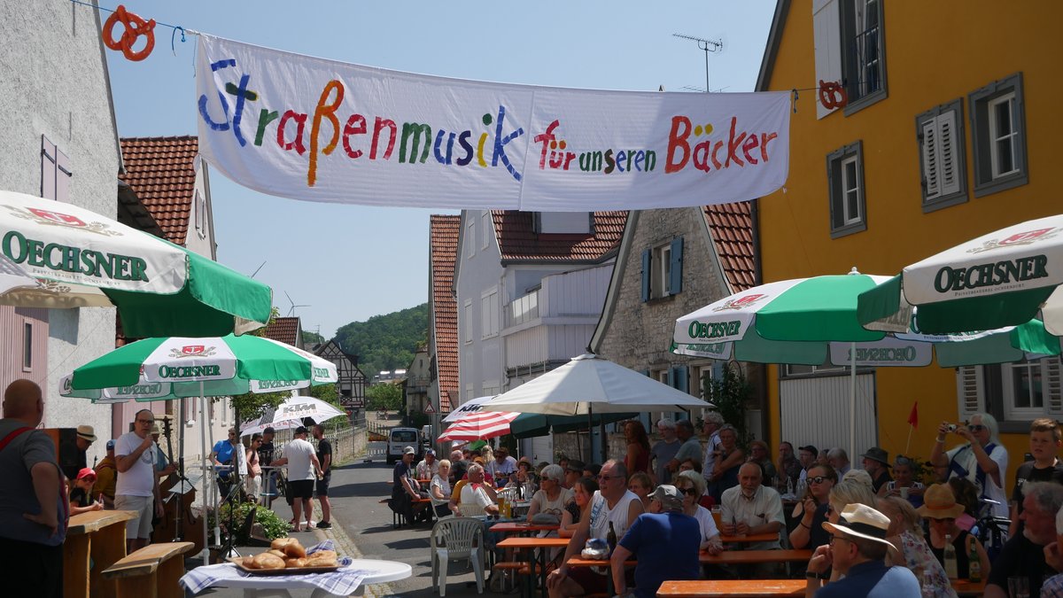 Straßenfest in Winterhausen zur Wiedereröffnung der Bäckerei 