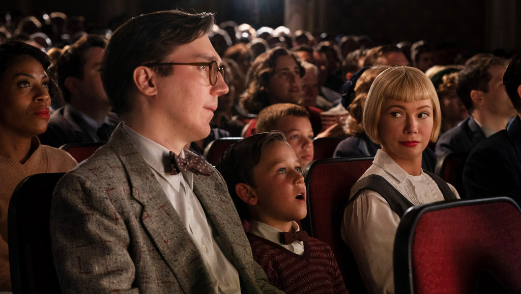 Der Moment, wo es um den jungen Spielberg geschehen ist: "Die Fabelmans" besuchen das Kino, und danach ist der Sohn "infiziert".