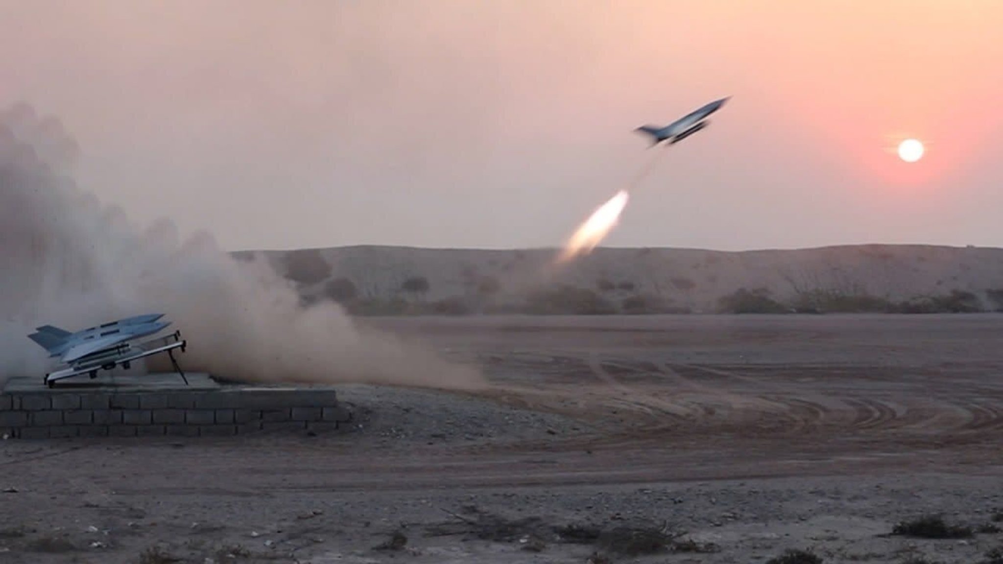 Eine iranische Drohne hebt ab (Archivbild vom 05.12.2025). | Bild: dpa-Bildfunk/Sepahnews Eine iranische Drohne hebt ab (Archivbild vom 05.12.2025).