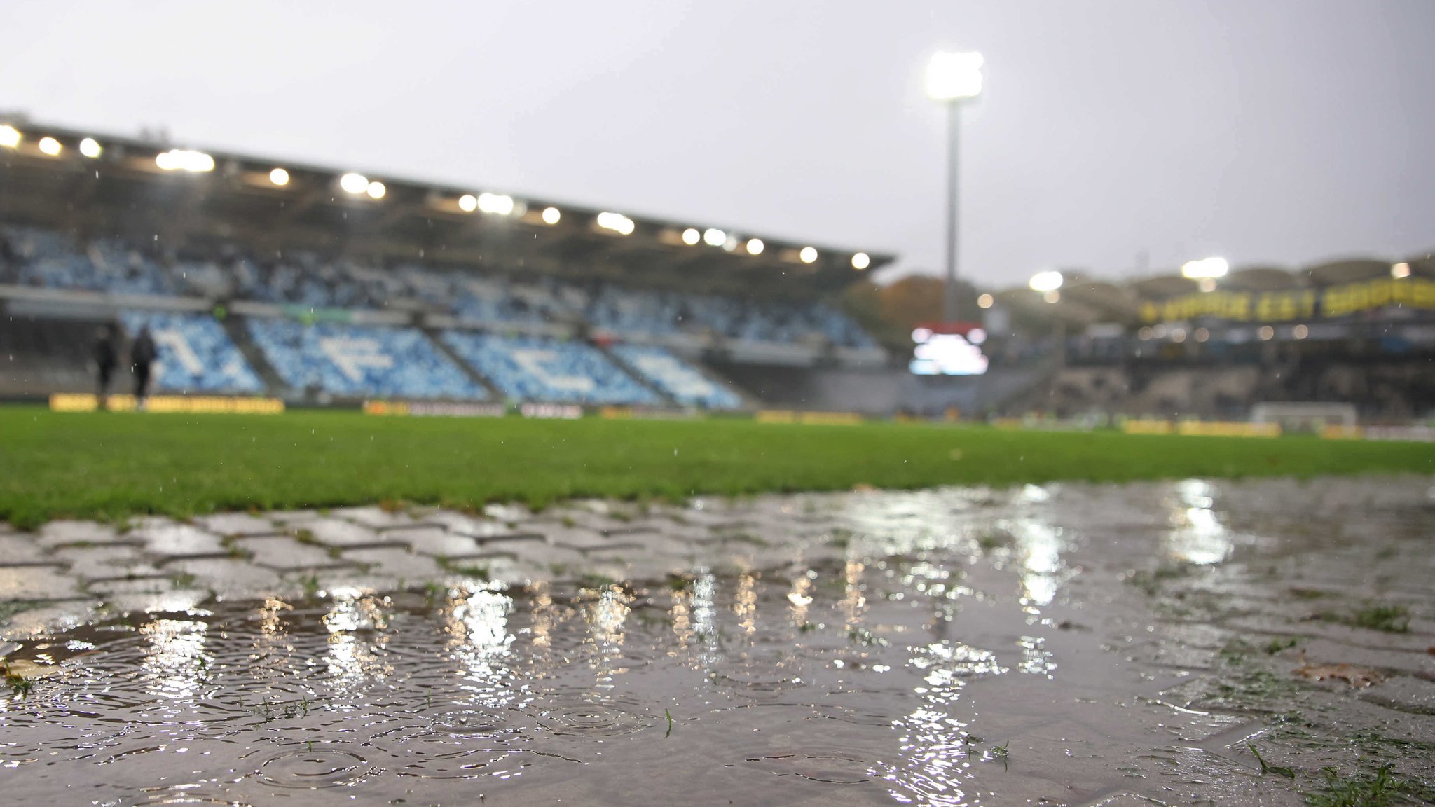 Spielabbruch gegen Dresden: Der Rasen des 1. FC Saarbrücken war am Wochenende unbespielbar.