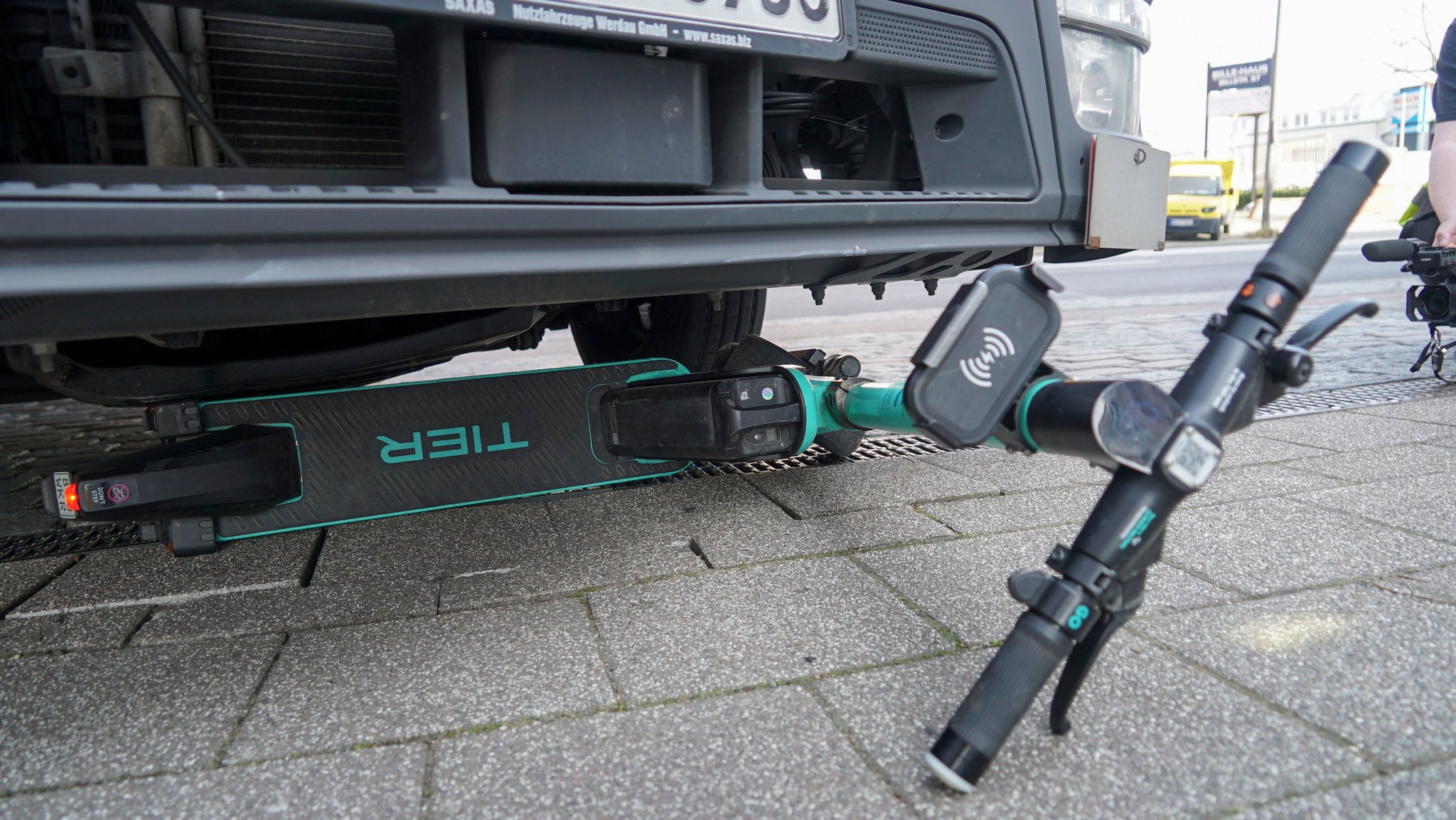 Immer mehr Unfälle mit E-Scootern – kommt die Helmpflicht?