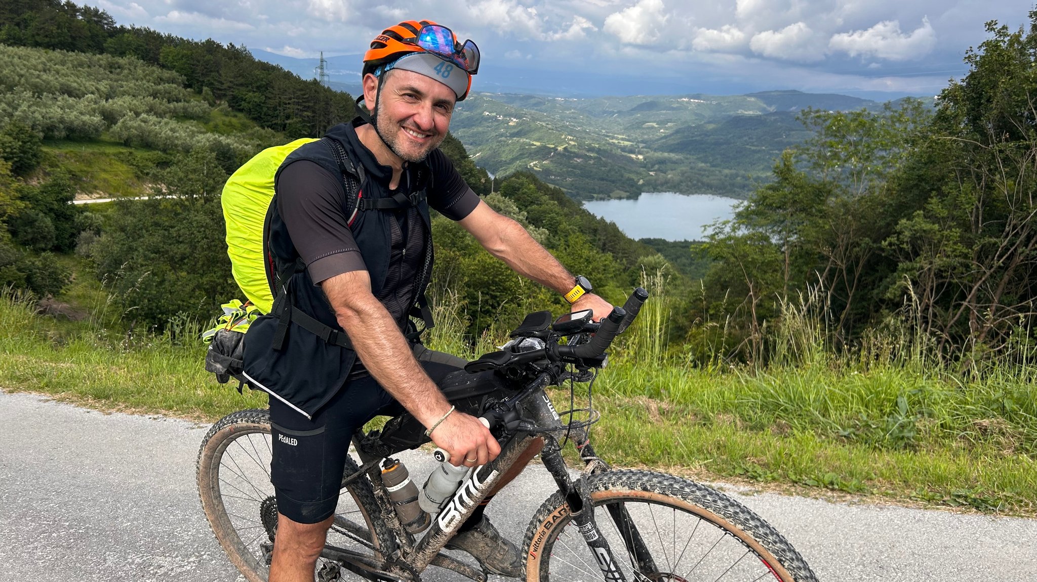 Ferruccio Labita unterwegs beim Radrennen "Seven Serpents".