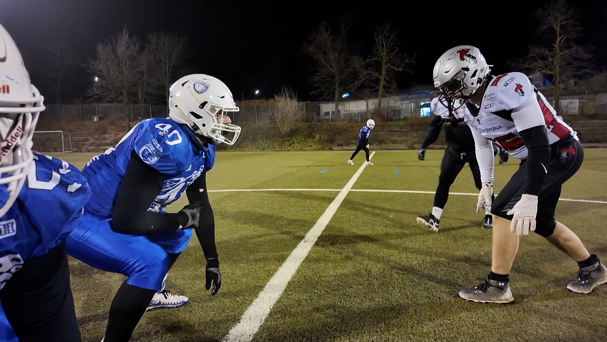 Footballspieler auf dem Rasen