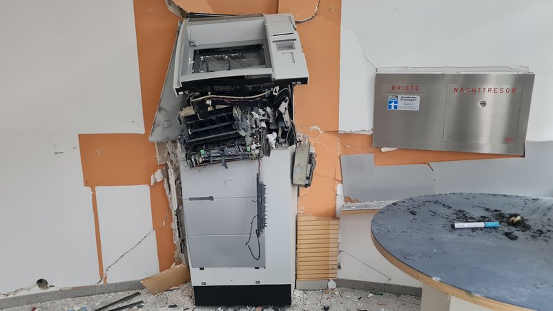 Gesprengter Geldautomat in Ehekirchen | Bild: BR/Veronika Scheidl Gesprengter Geldautomat in Ehekirchen