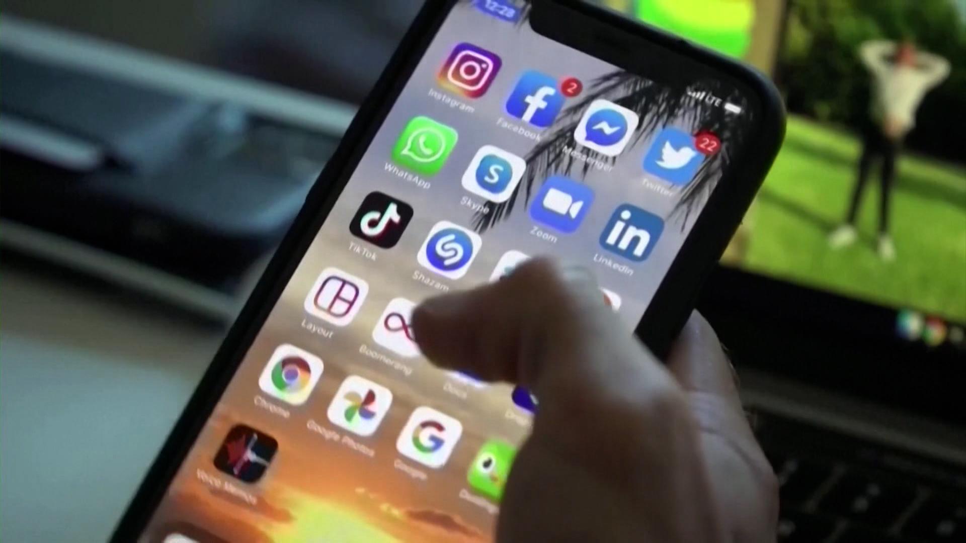 Ein Smartphone mit vielen App-Symbolen