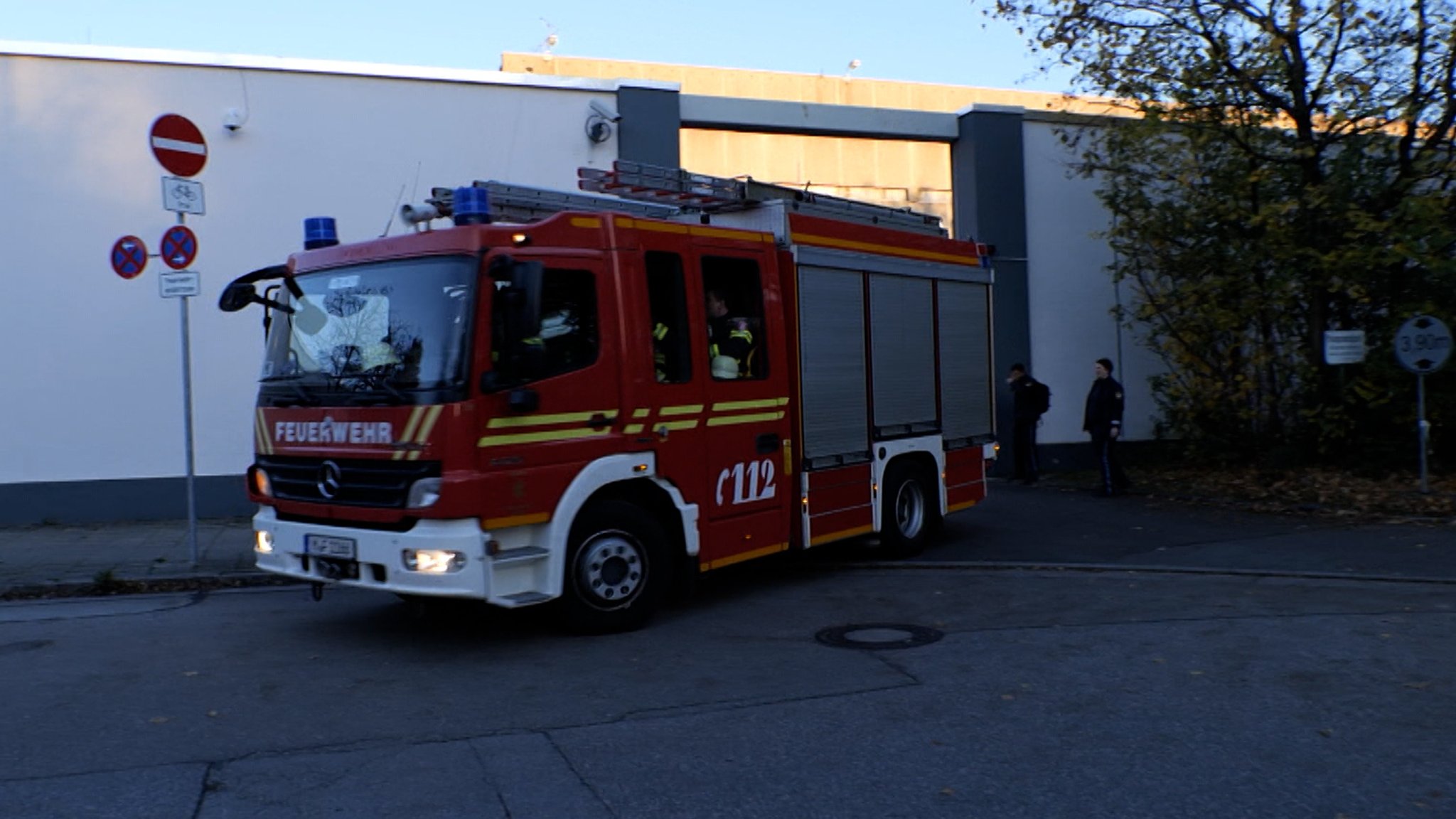 Feuerwehrauto vor JVA Stadelheim