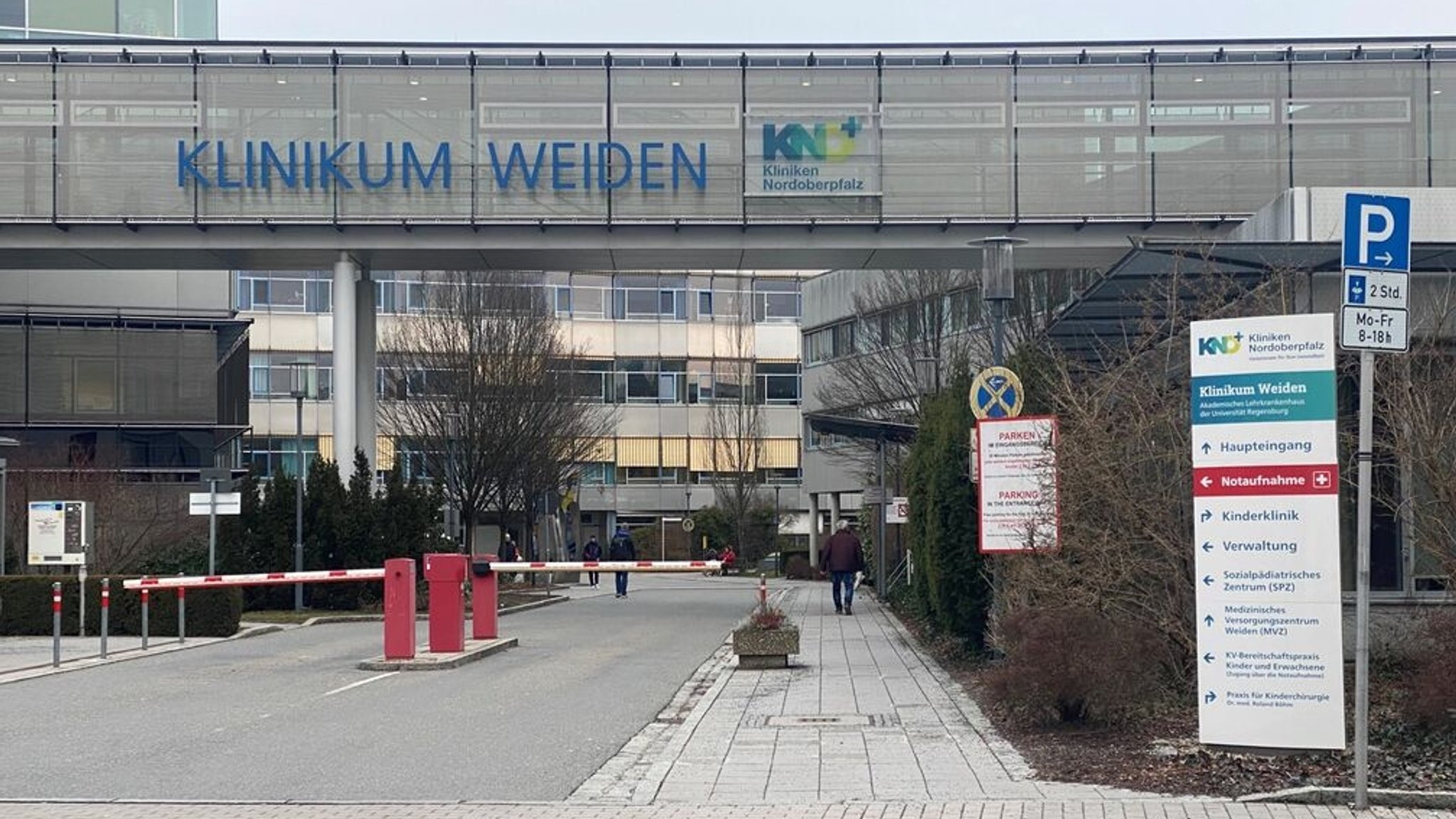 Weiden in der Oberpfalz - Einfahrt zum Klinikum Weiden.