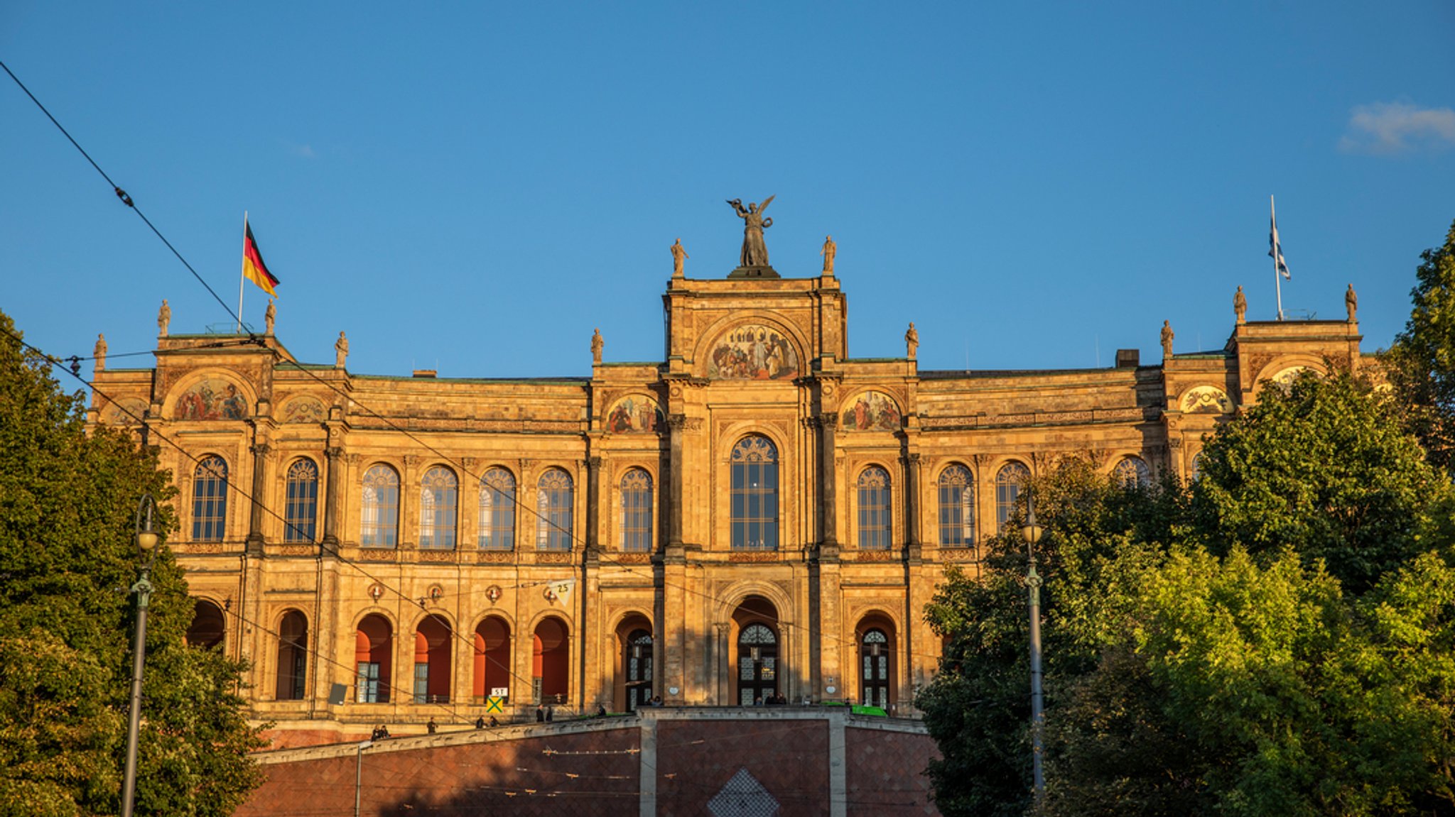 ARCHIV (27.09.2019): Der bayerische Landtag