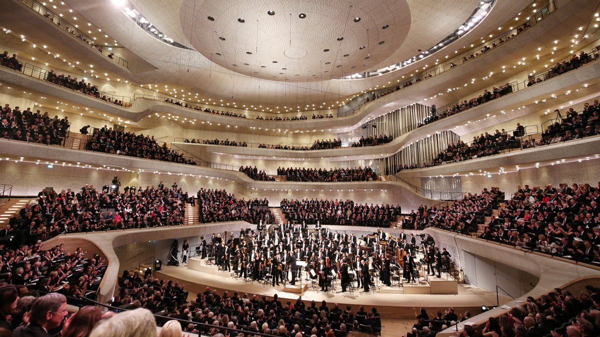 11.01.2017, Hamburg: Der Konzertsaal der Elbphilharmonie am 11.01.2017 in Hamburg bei der Eröffnung des Gebäudes.
