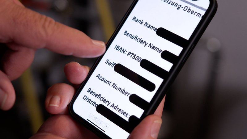 Kriminelle hacken sich in E-Mail-Konten ein und setzen dann in Rechnungen eine falsche IBAN ein, um das Geld zu kassieren. | Bild: BR Kriminelle hacken sich in E-Mail-Konten ein und setzen dann in Rechnungen eine falsche IBAN ein, um das Geld zu kassieren.