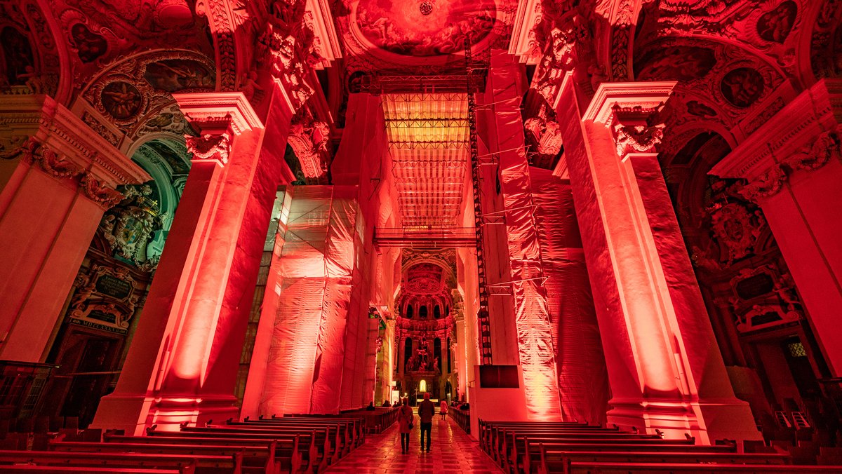 "Red Wednesday": Warum Kirchen weltweit blutrot leuchten