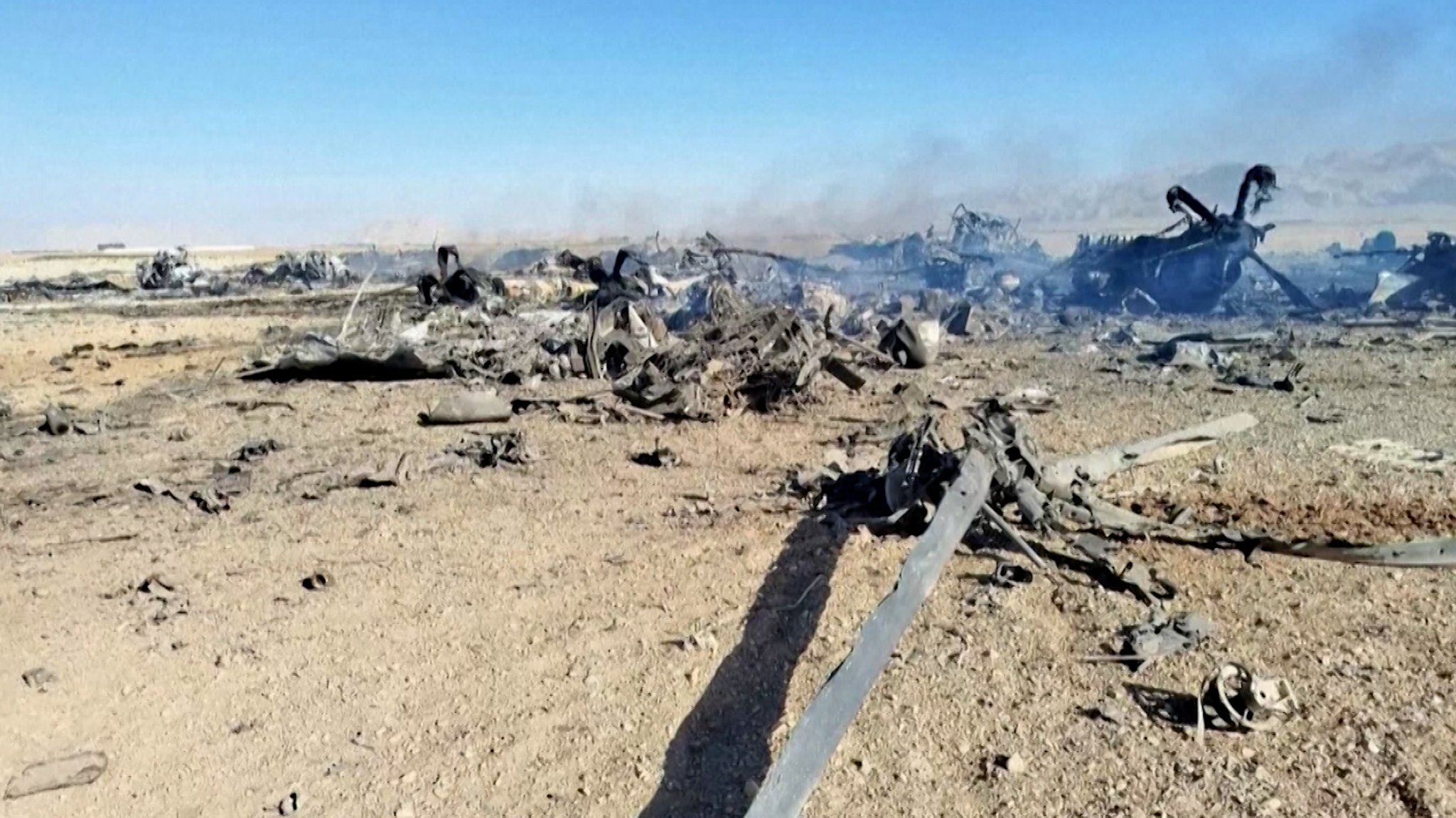 Nach dem Abschuss eines US-Kampfjets über dem Iran haben Spezialkräfte das zweite Besatzungsmitglied gerettet. Laut US-Medien hat das Militär dabei eigene Flugzeuge im Iran selbst zerstört. Anders lauten die Meldungen iranischer Nachrichtenagenturen.