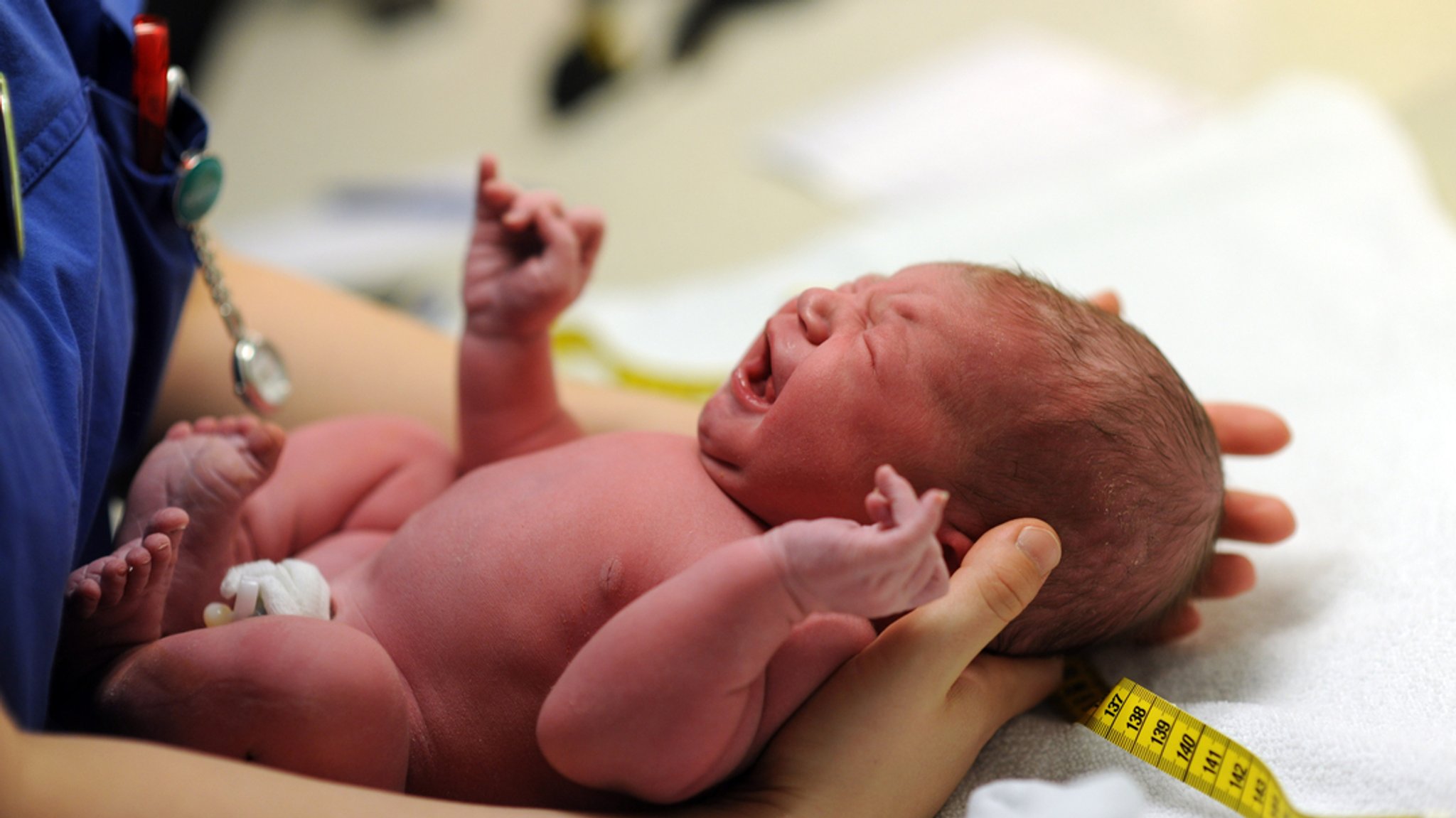Symbolbild: Neugeborenes | Bild: stock.adobe.com/bevisphoto Symbolbild: Neugeborenes