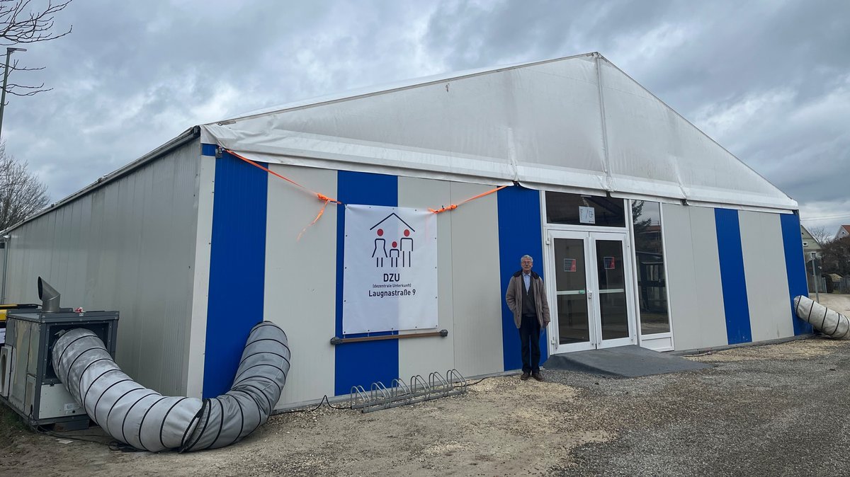 Flüchtlingszelt in Wertingen – Warten auf die Ankunft 