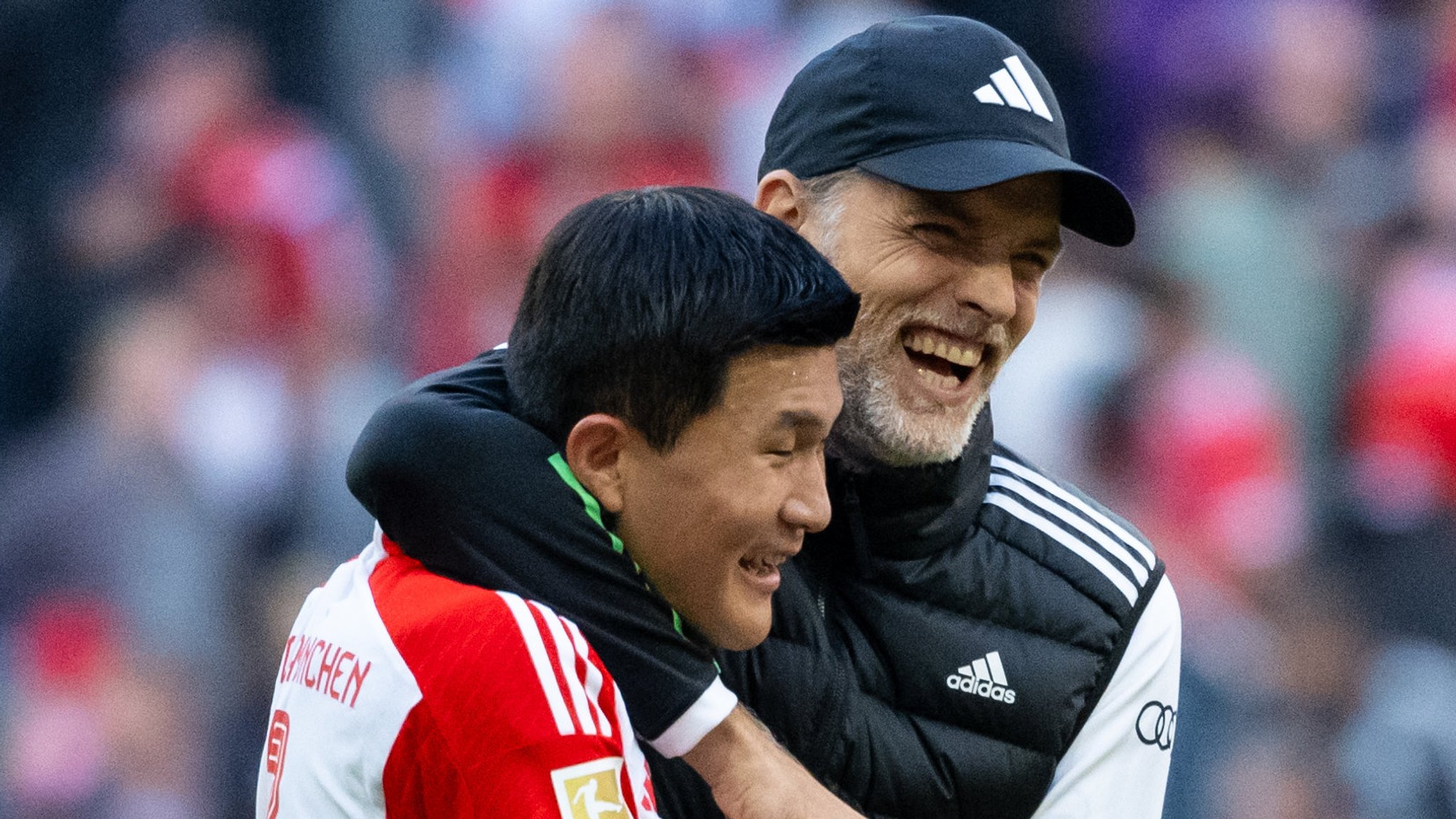 23.09.2023, Bayern, München: Fußball: Bundesliga, Bayern München - VfL Bochum, 5. Spieltag in der Allianz Arena. Trainer Thomas Tuchel von München und Min-Jae Kim stehen nach dem Spiel zusammen. 