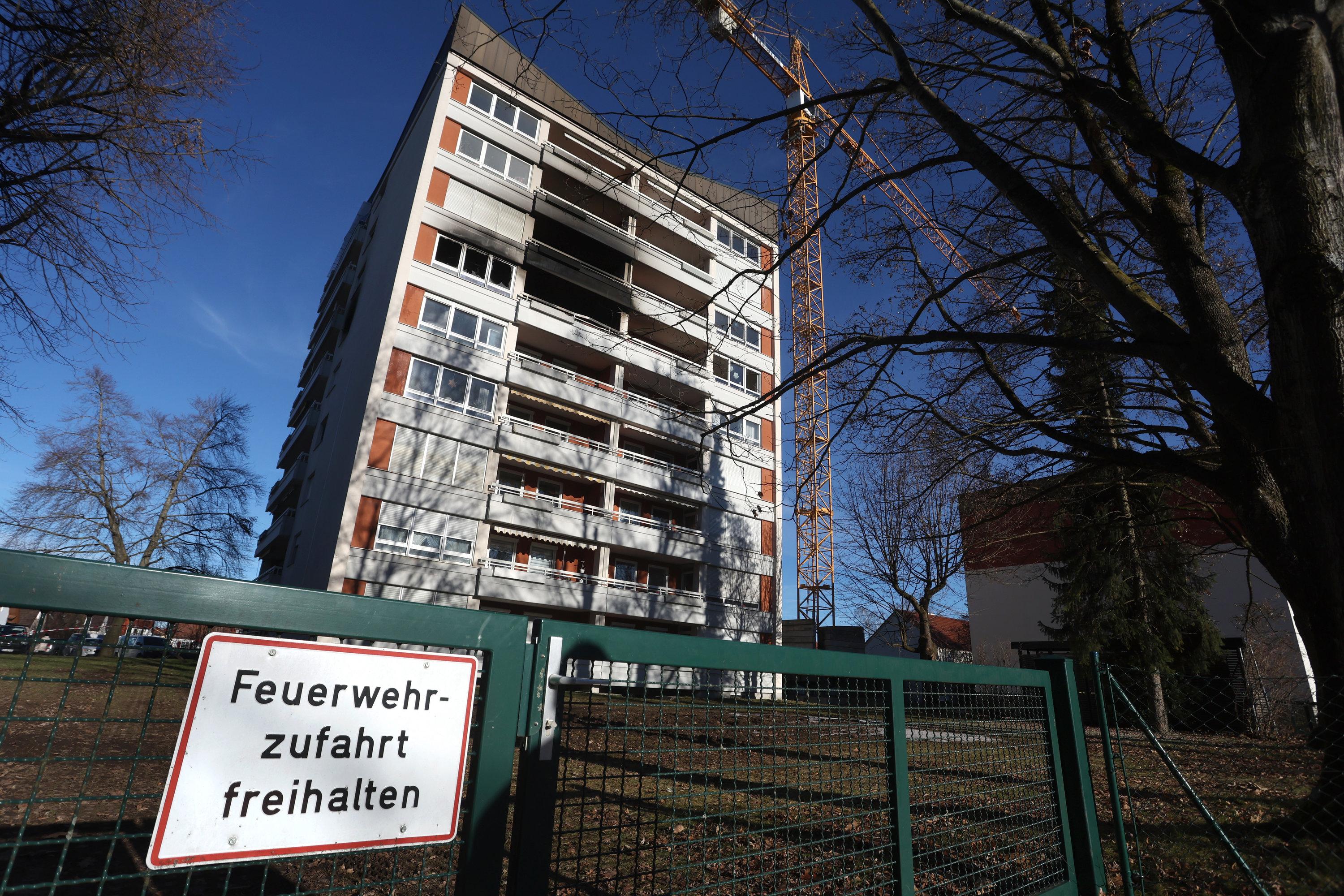 Vom Brand betroffenes Hochhaus in Mindelheim