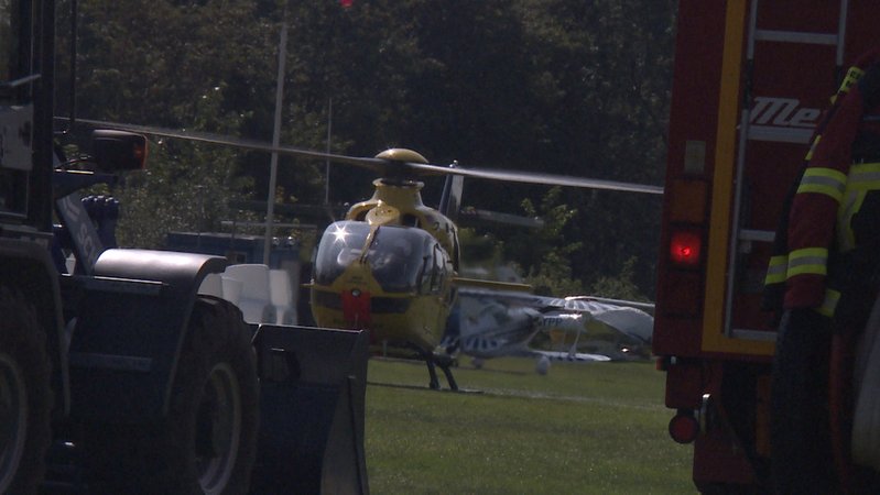 Feuerwehr und Hubschrauber an der Unfallstelle